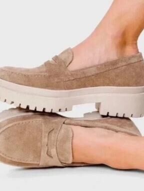 Patina Zoe Portland Suede Penny Loafers Women’s 8.5 Beige Platform Lug EUC